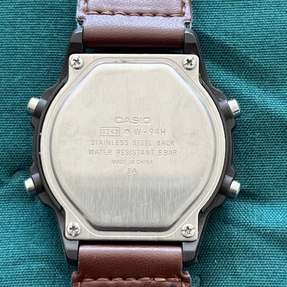 Vintage CASIO Illuminator W-94H 1950 Classic Digital Sport Watch, LCD, Chrono - Picture 4 of 7